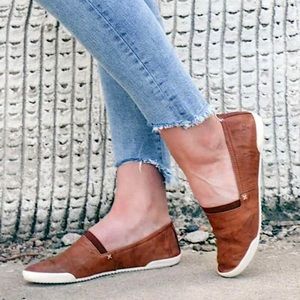 FRYE Melanie Cognac Brown Leather Slip On Flats GUC size 7